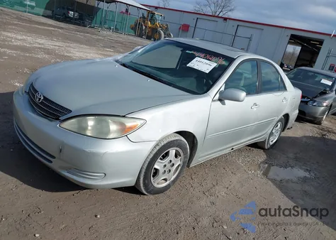 2002 Toyota Camry Le V6 z USA, uszkodzony, nr VIN 4T1BF30K32U020745